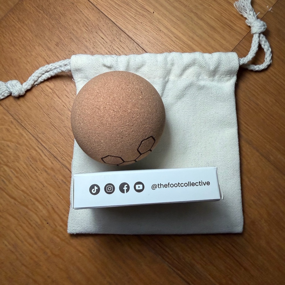 Vivo barefoot Natural Cork Massage Ball & Wild Toes Set New - Picture 6 of 11